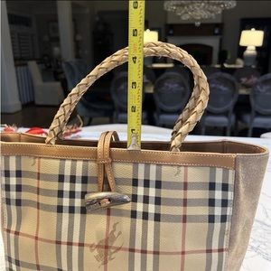 SOLD💕💕💕Authentic Burberry tote. Horseferry print.